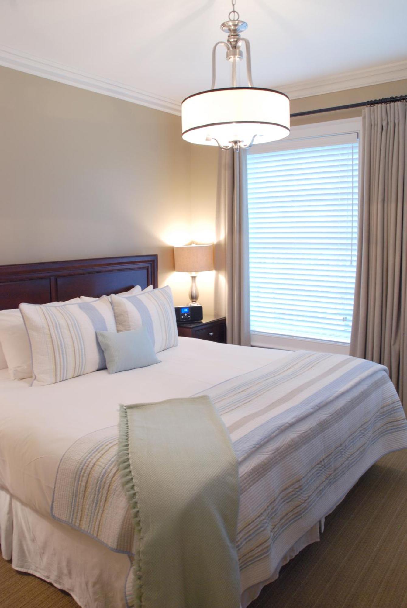 124 On Queen Hotel & Spa Niagara-on-the-Lake Exterior foto A bedroom